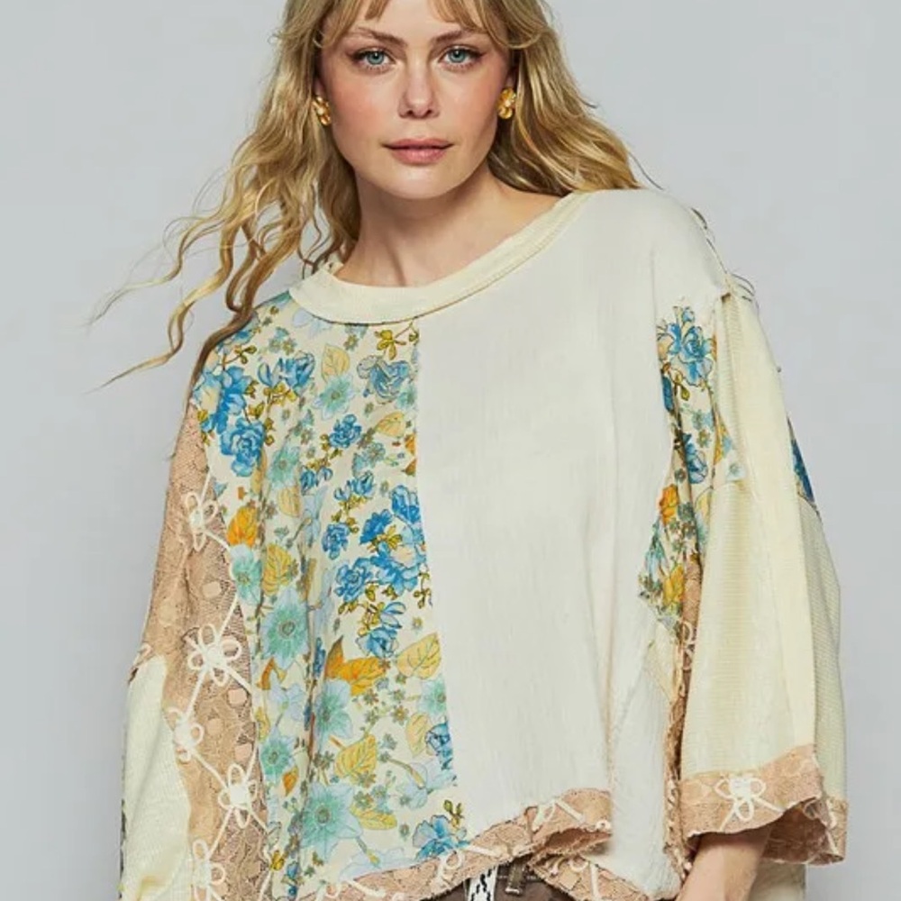 POL Blouse in Cream with Elegant Floral Design
